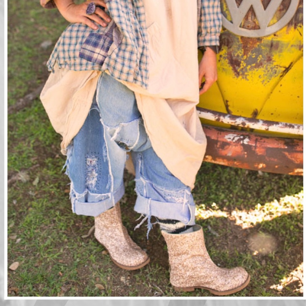 Magnolia Pearl Gold Glitter Boots